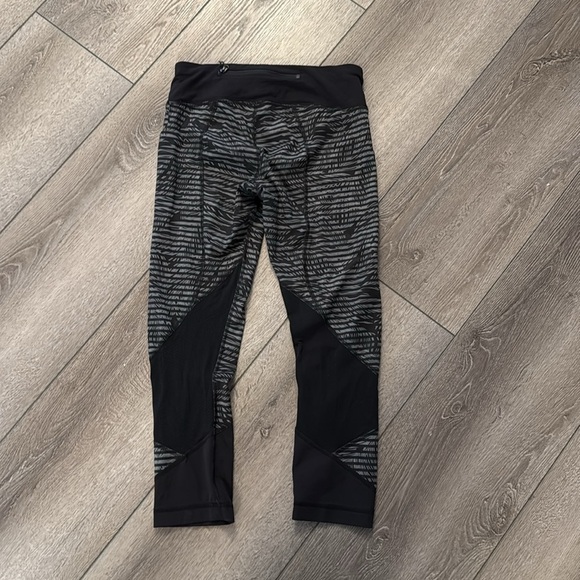 Lululemon pace rival crop leggings size 4 stripe Play slate - Picture 4 of 4